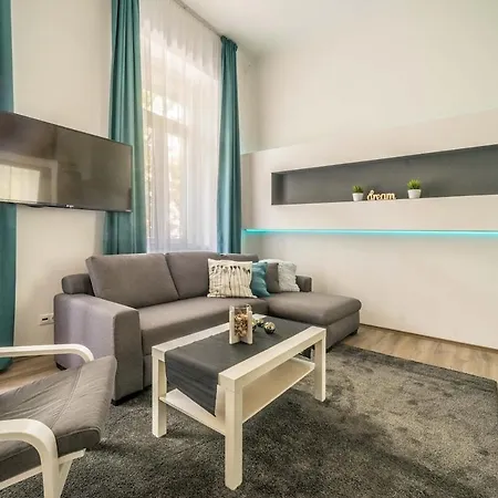 Perfect Chic Downtown Loft - E1 *